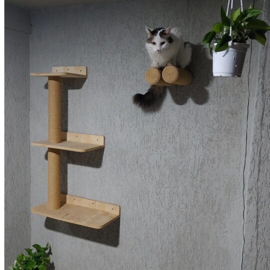 HOM Elevate ‘n’ Scratch Wall Perch With 3 Shelves